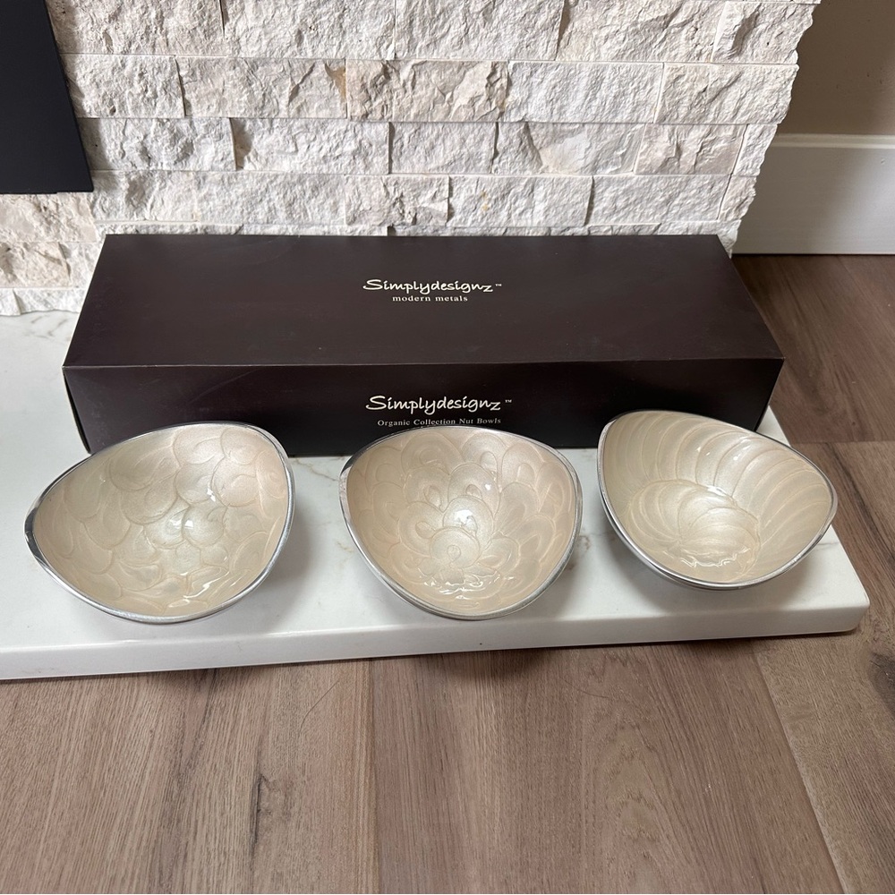 Simplydedesignz 5” Nut or Dip Bowls Cream and Silver